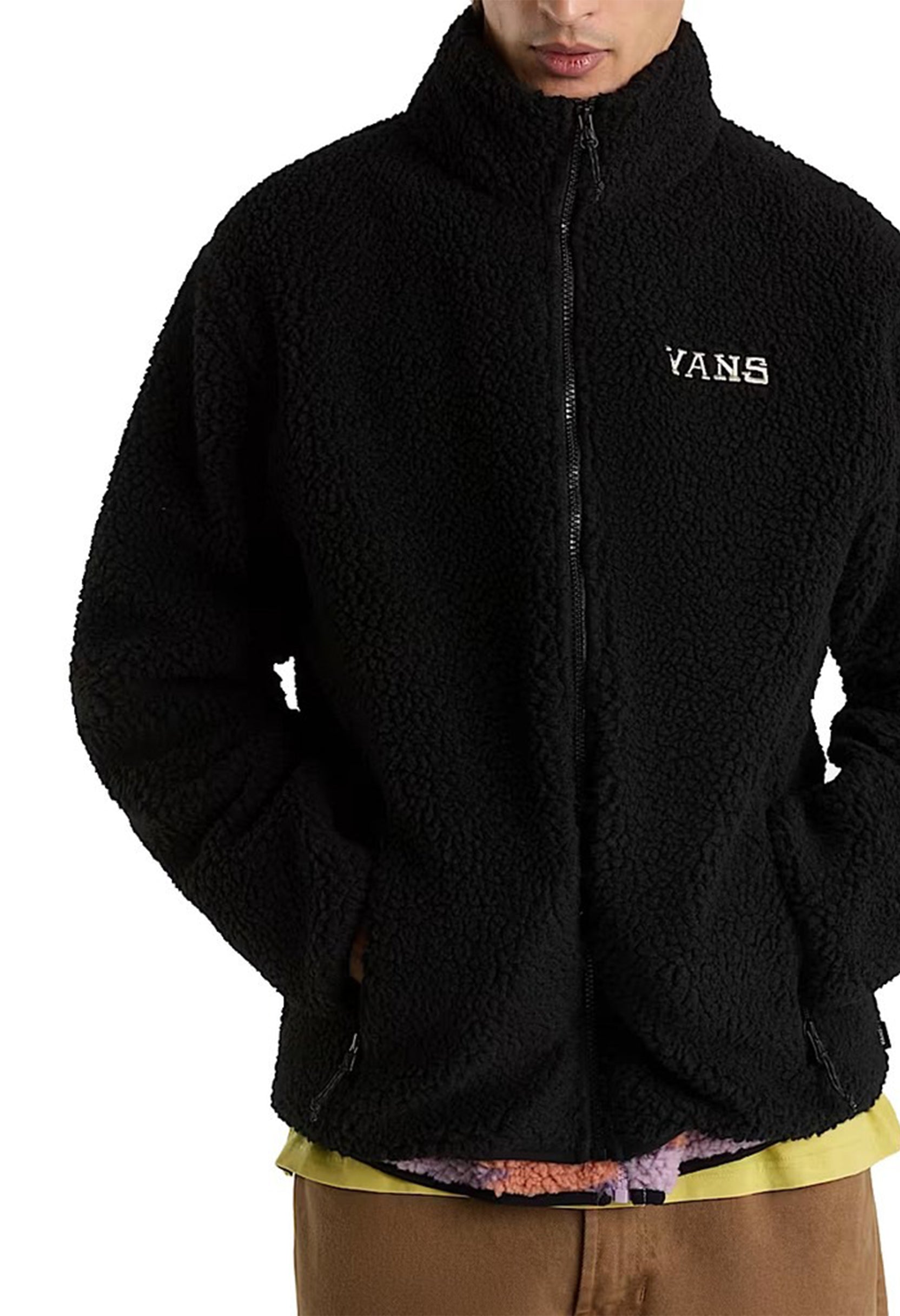Front view of Vans VN000NDUBLK1 men’s black fleece jacket with zip fastening and front pockets.