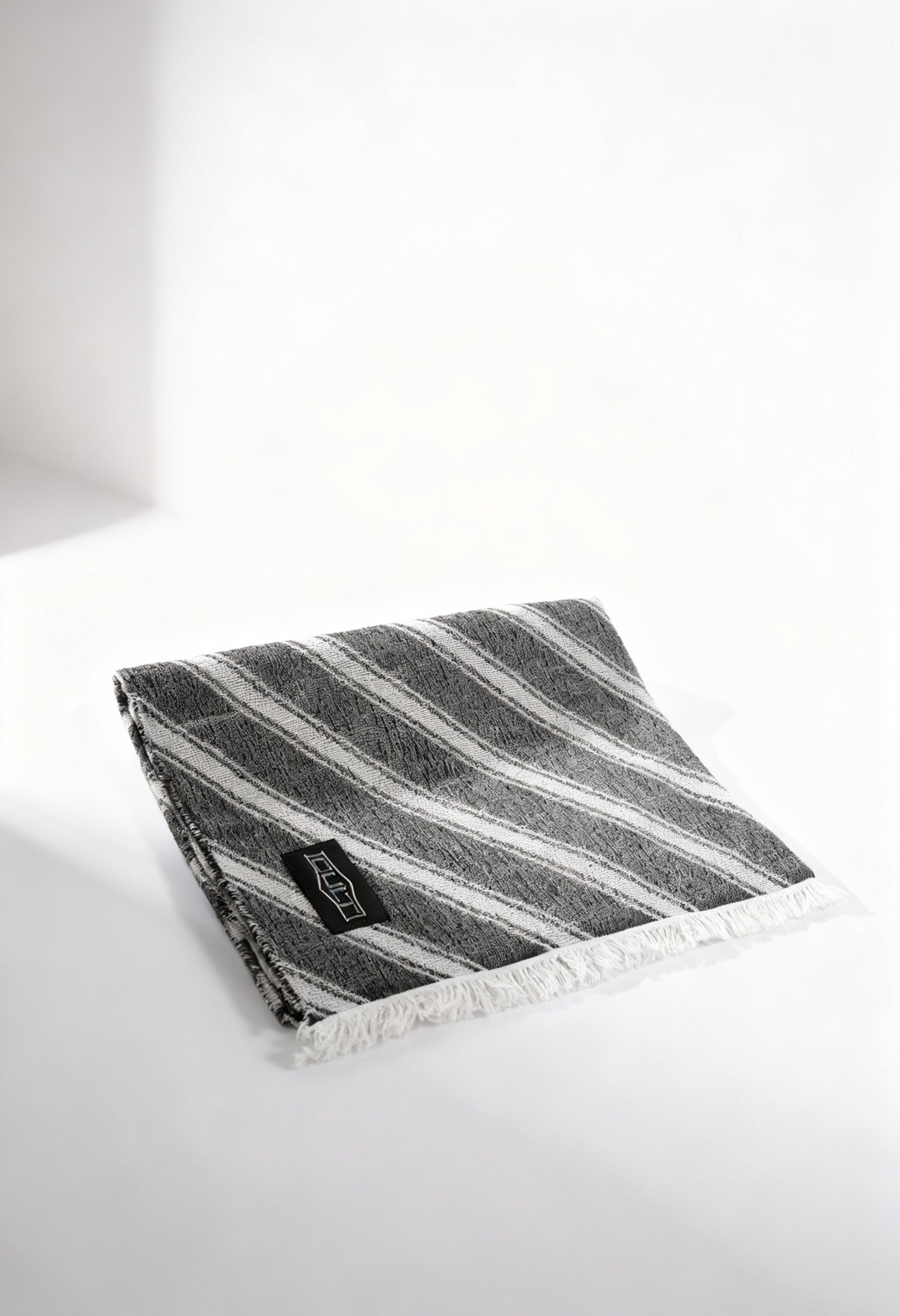 Cult X4EPUX005049 unisex striped scarf or shawl, wool blend in grey and white, with frayed edges.