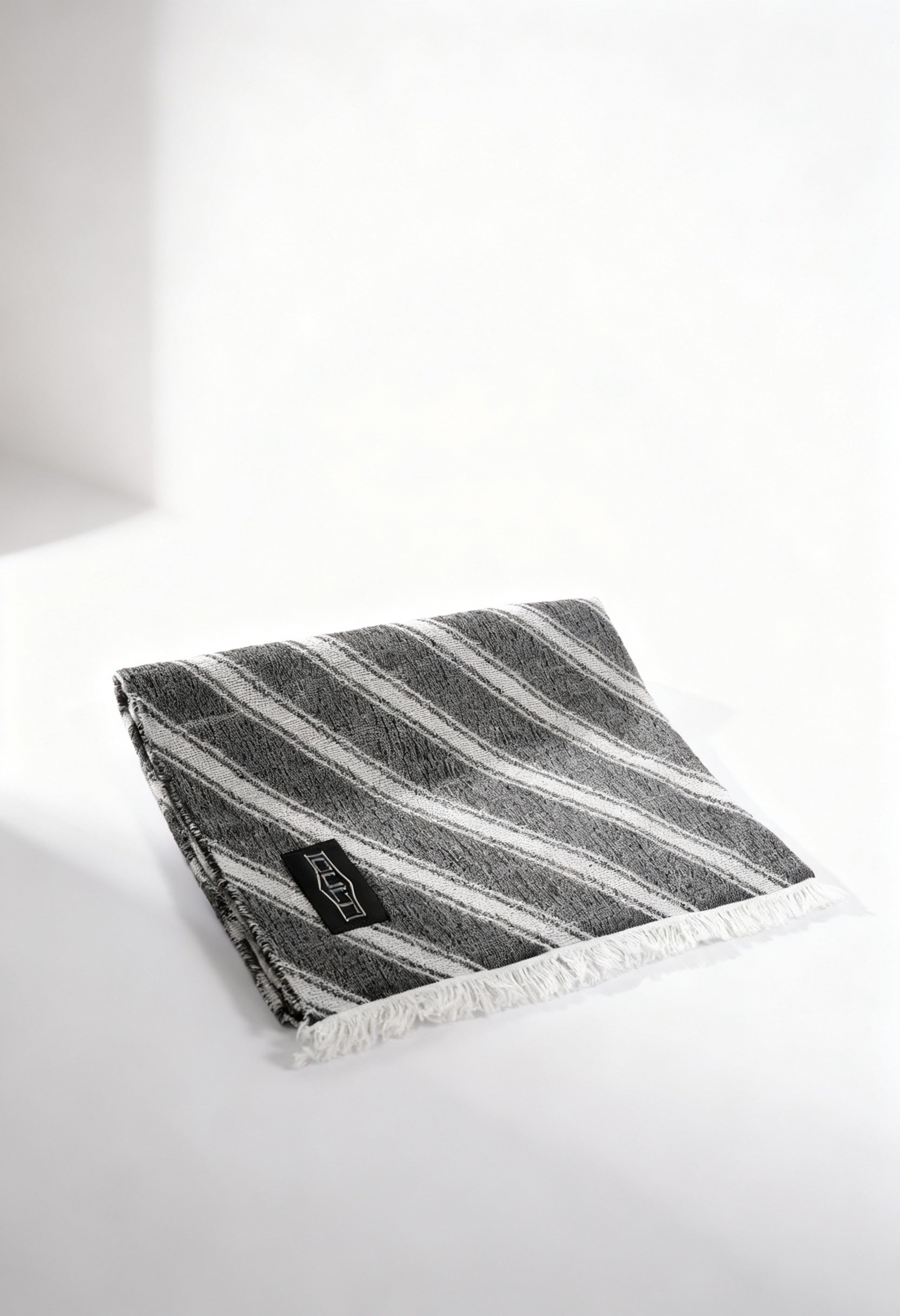 Cult X4EPUX005049 unisex striped scarf or shawl, wool blend in grey and white, with frayed edges.