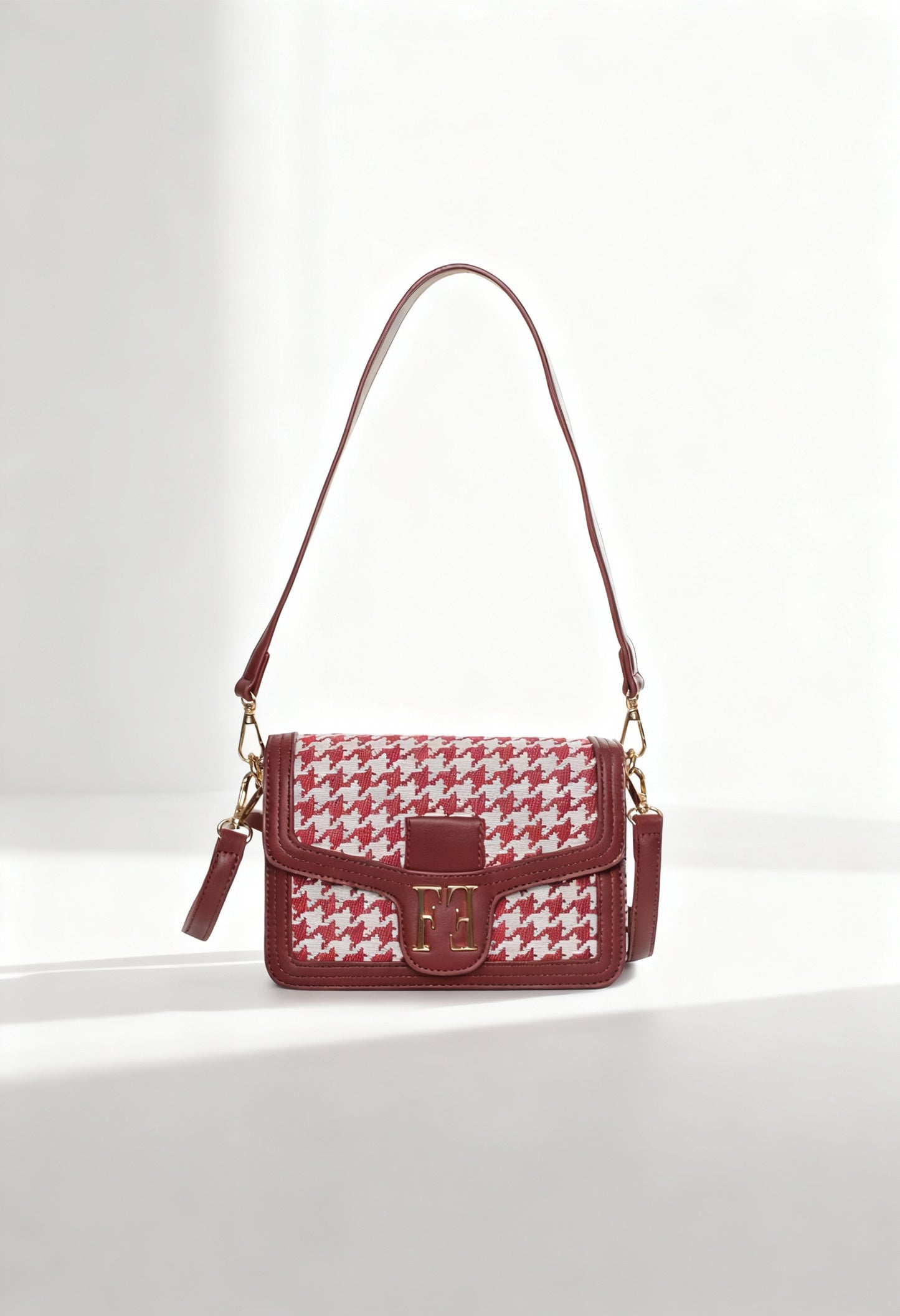 Front view of the burgundy Alison woman handbag placed on a light background with woven-effect pattern.
