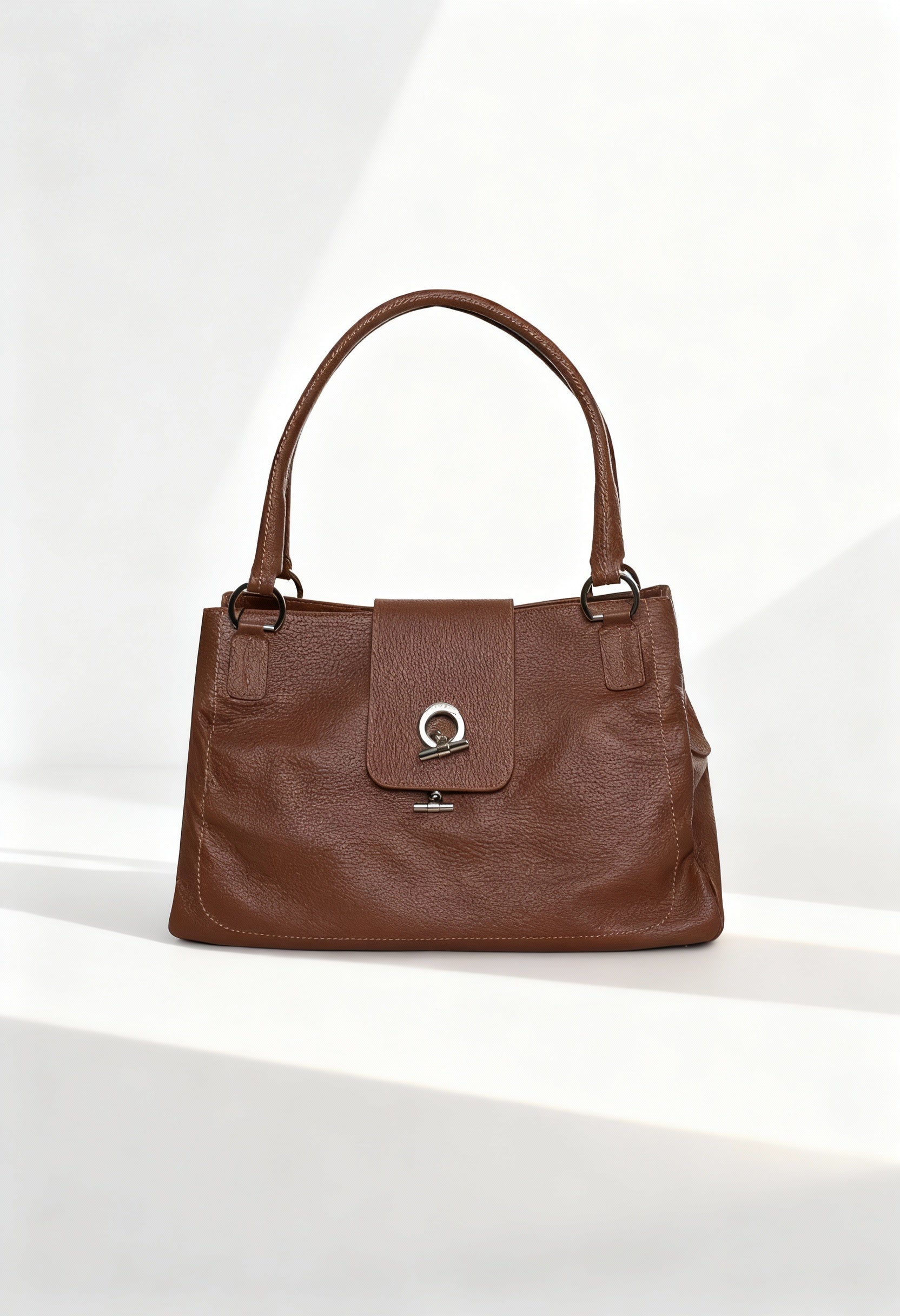 Front view of the Lamarthe LAM103 brown leather shoulder bag with double handles and metallic clasp.