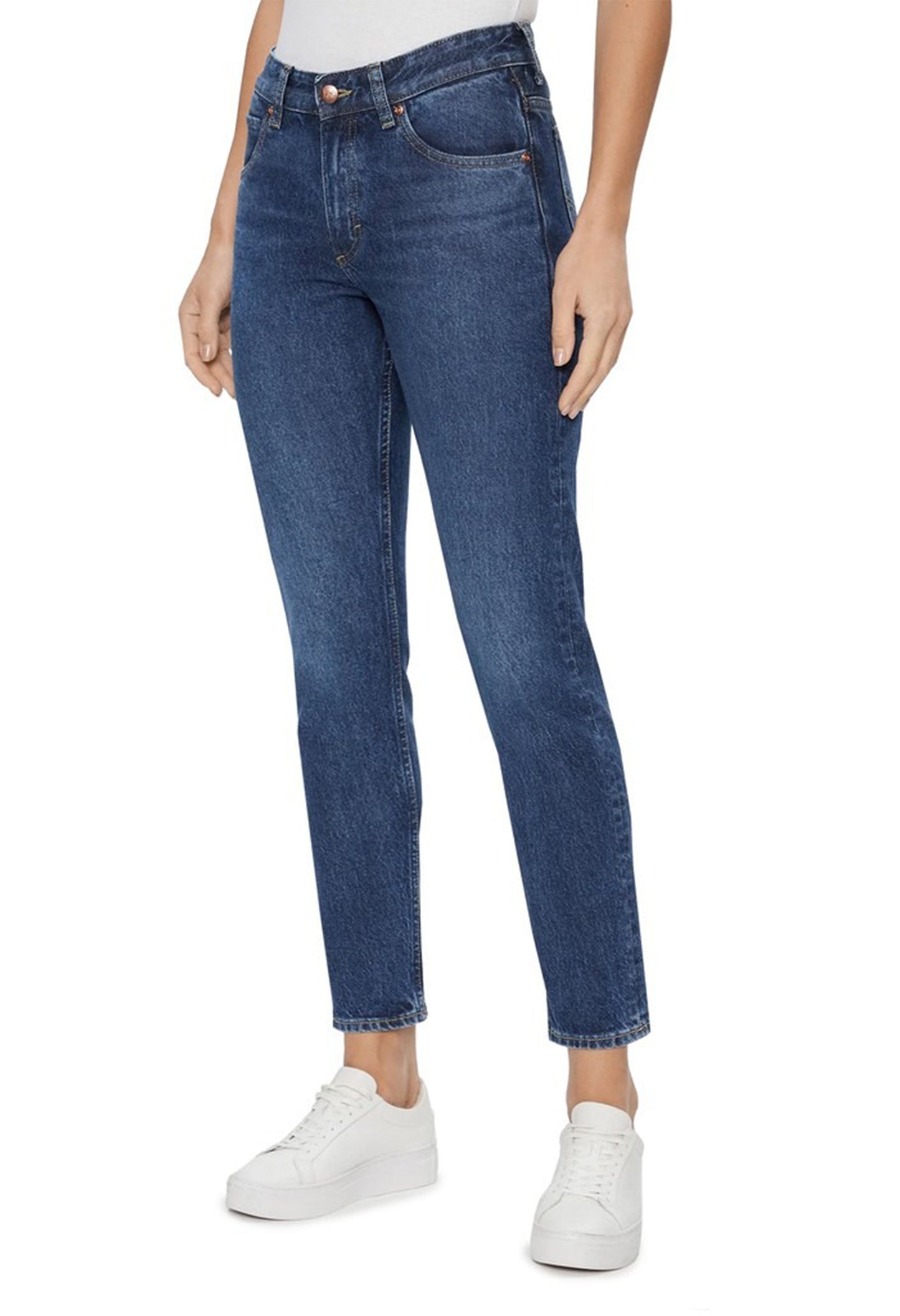 Studio front view of the dark blue Lee 112346312 slim jeans.