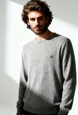 Sergio Tacchini cashmere blend sweater in light grey, worn by model.