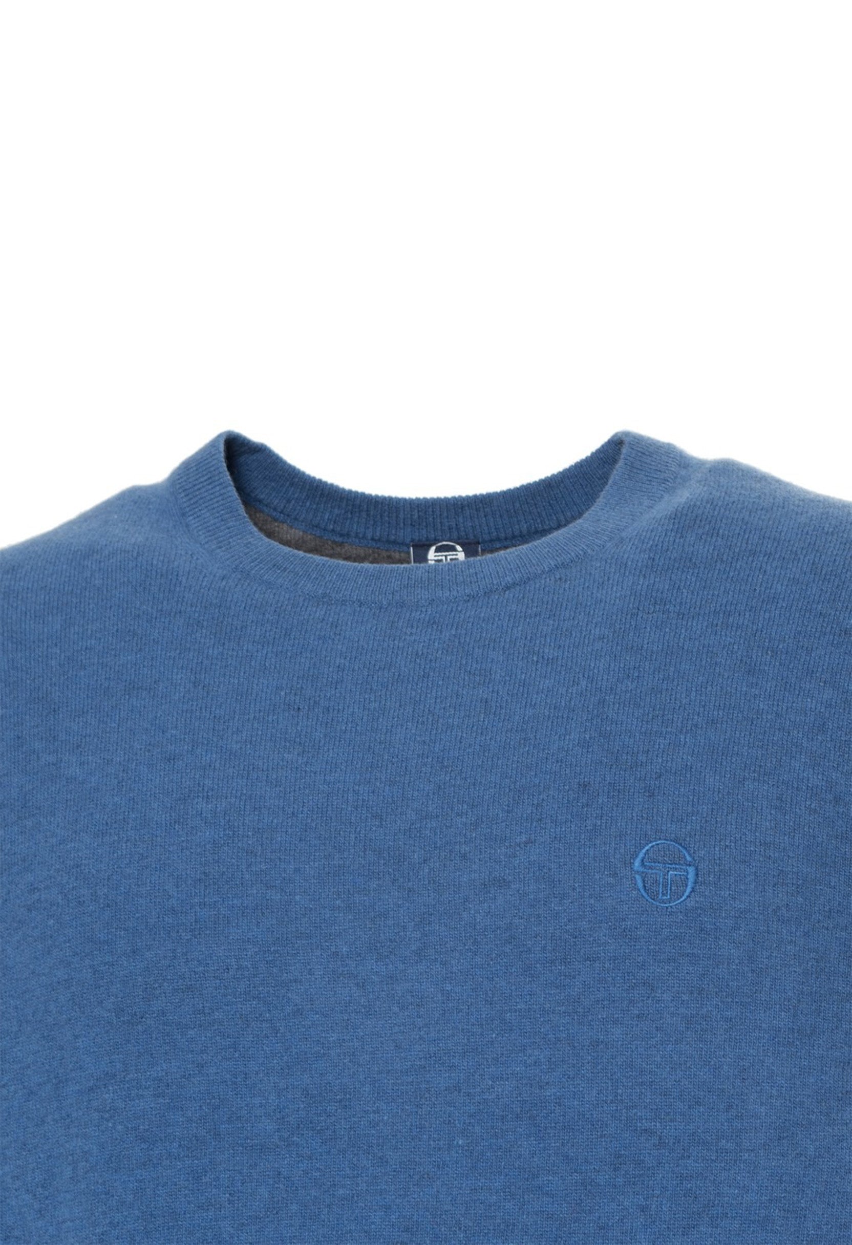 Sergio Tacchini wool jumper in blue, close-up of knit texture.