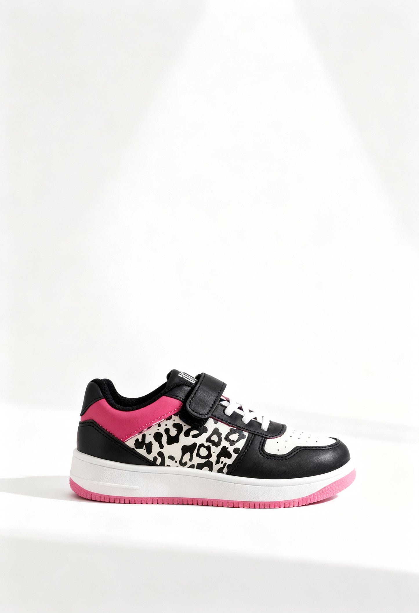 Shone 002 kids' low-top sneakers in black, pink, and white, with leopard print detail.