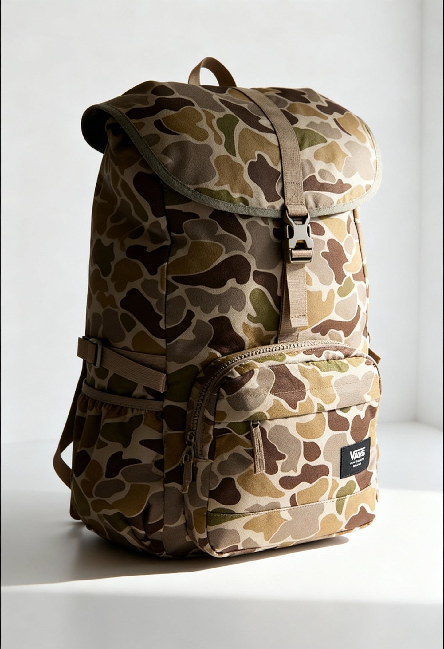 “Vans Unisex Black Polyester Logo Backpack VN000HRFDBC1 – authentic designer streetwear backpack available at France AJ Luxe, featuring metallic zip fastening and visible Vans logo.”