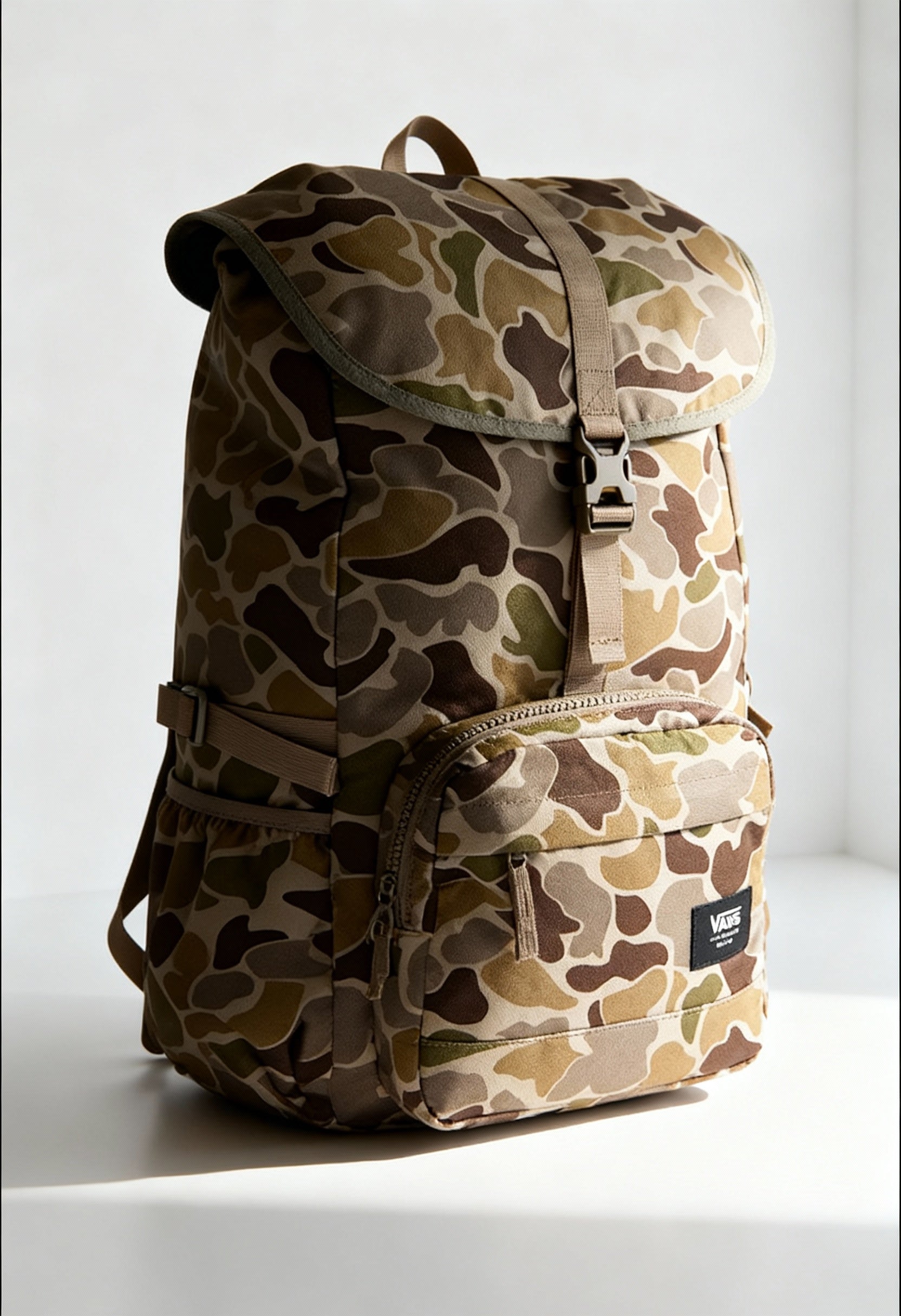 “Vans Unisex Black Polyester Logo Backpack VN000HRFDBC1 – authentic designer streetwear backpack available at France AJ Luxe, featuring metallic zip fastening and visible Vans logo.”