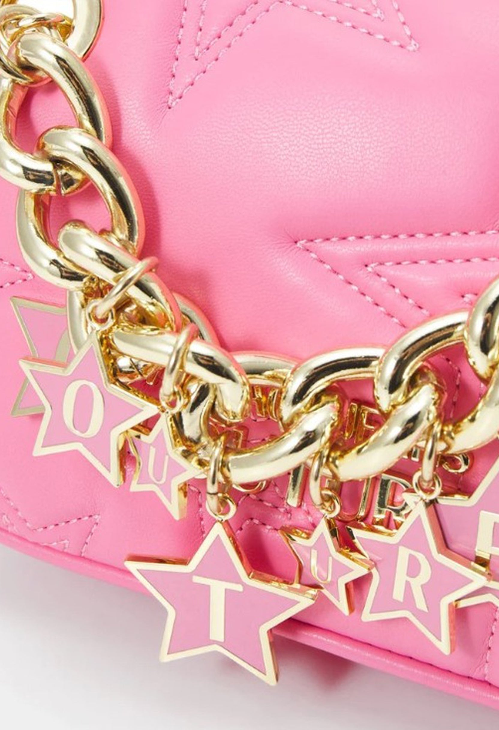 Close-up of the gold star-charm chain on the Versace Jeans 75VA4BC1_ZS806 bag.